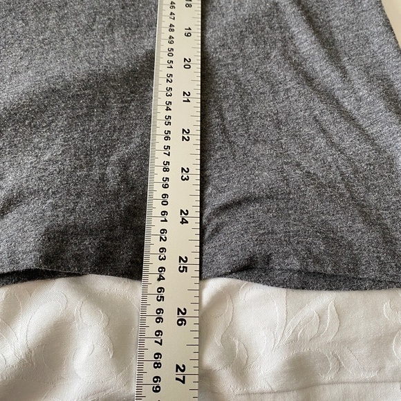 Under Armour Women's Gray Casual Athletic T-shirt Size Large - Picture 6 of 10